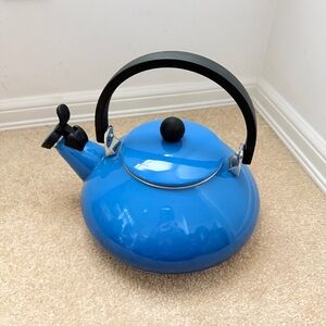 Le Creuset Blue Whistling Tea Kettle 1.6qt
